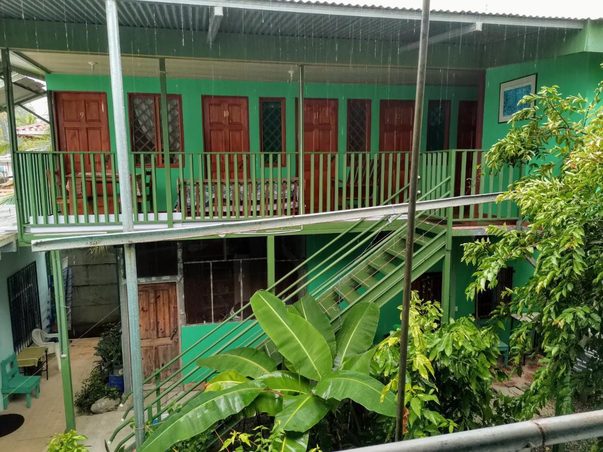 Cabinas Mitchaelle'S Puerto Viejo de Talamanca Exterior foto