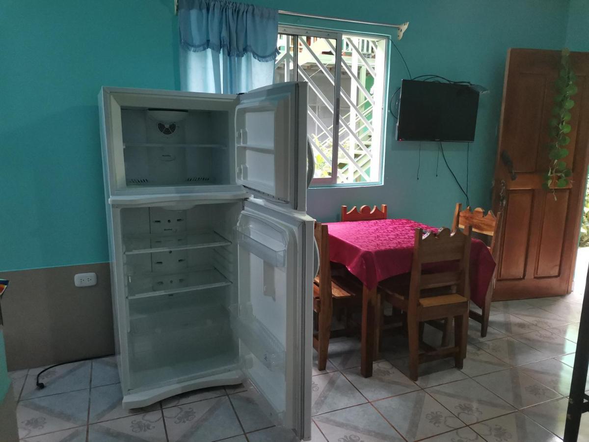 Cabinas Mitchaelle'S Puerto Viejo de Talamanca Exterior foto