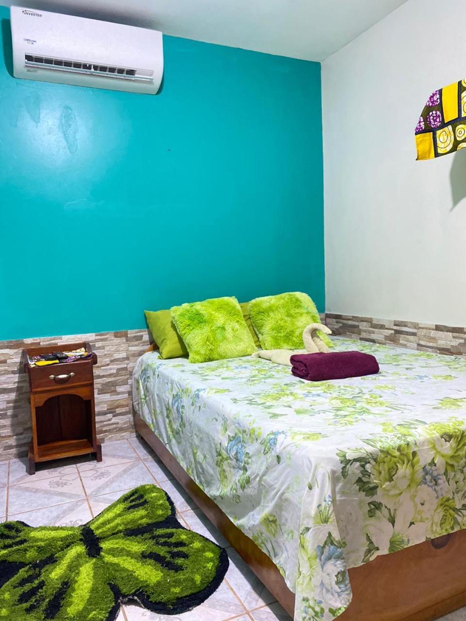 Cabinas Mitchaelle'S Puerto Viejo de Talamanca Exterior foto